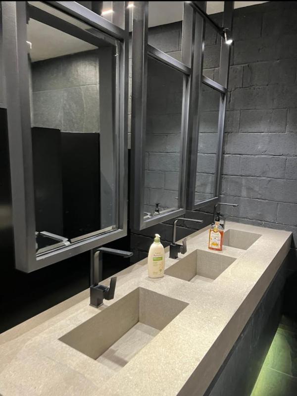 Pádel Empresarial - Baños foto uno